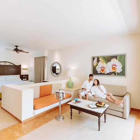옥시덴털 앳 쉬카레트 데스티네이션 - 올인클루시브 신데 델 카르멘 외부 사진 A room at the Iberostar Grand Hotel at Playa del Inglés, Gran Canaria