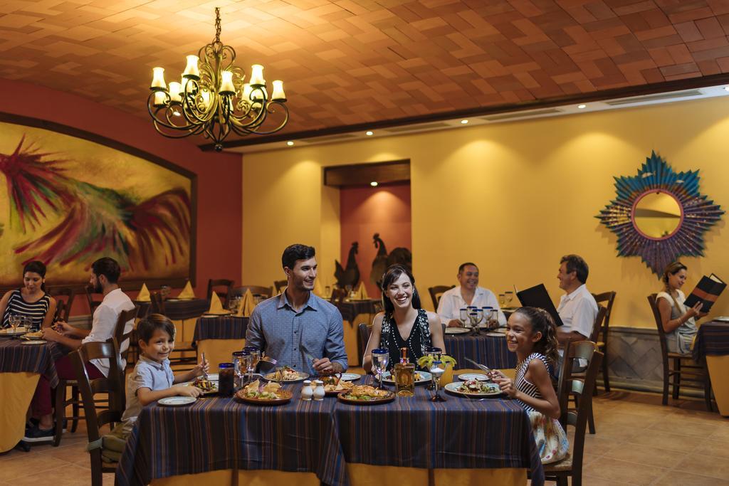 옥시덴털 앳 쉬카레트 데스티네이션 - 올인클루시브 신데 델 카르멘 외부 사진 A restaurant at the resort