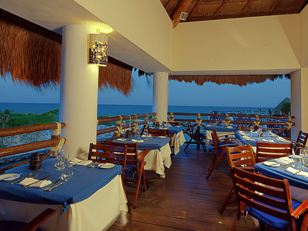 옥시덴털 앳 쉬카레트 데스티네이션 - 올인클루시브 신데 델 카르멘 외부 사진 Restaurant at the Grand Palladium Resort